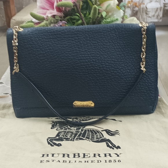 Authenticated Burberry Signature Grain Large Mildenhall Shoulder Bag in Blue - Picture 3 of 16